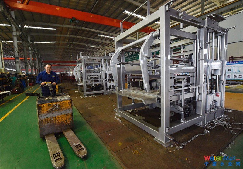 37ڸʡϰȺC(j)е޹˾Ĺһ_͸ˮuC(j)C(j)I(y)